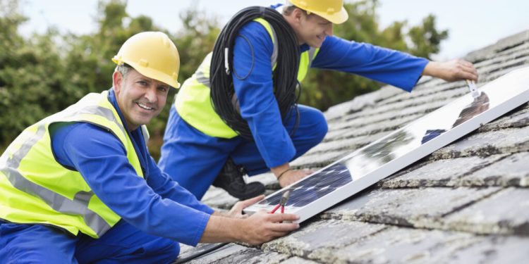 5 Ways Roofing Contractors are Set Up to Install Solar Panels