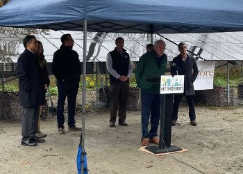 Sen. Bernie Sanders celebrates opening of new Vermont Solar Research and Training Facility