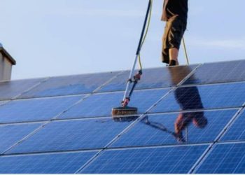 How Much Does Solar Panel Cleaning Cost? Factors to Consider