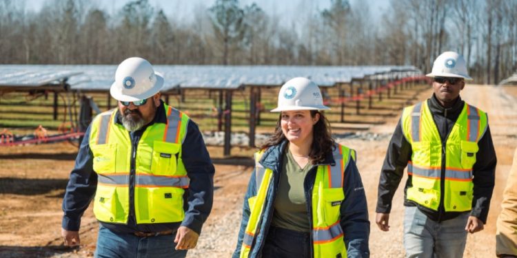 Solar jobs grow 3.5% in 2022, workforce challenges remain – pv magazine USA