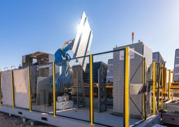 Automated construction platform installs 17 MW of 225-MW solar project in Arizona desert