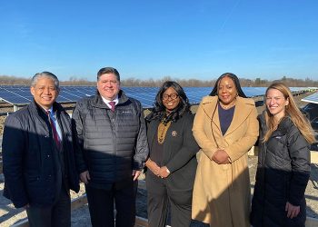 Gov. Pritzker celebrates northern Illinois’s 100th community solar project