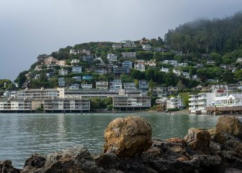 Solar Solutions for Coastal Living on California’s Beaches