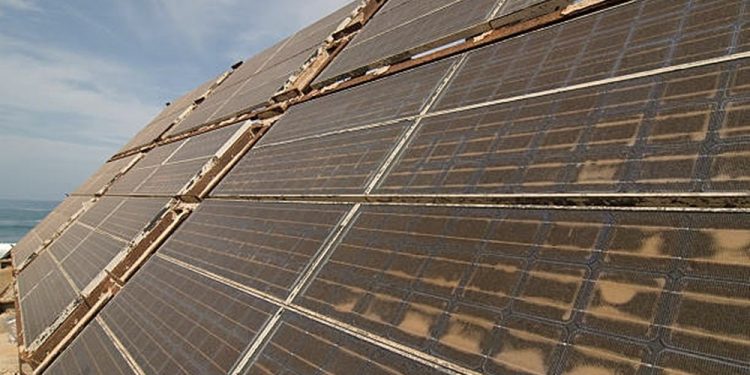 When to Replace Solar Panels: Signs and Disposal Methods Extend Your Solar System’s Life