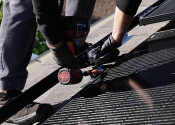 High interest rates and other issues threaten the residential solar market in 2024 