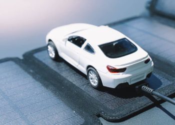 I Want to Purchase an EV, Do I Need Solar?