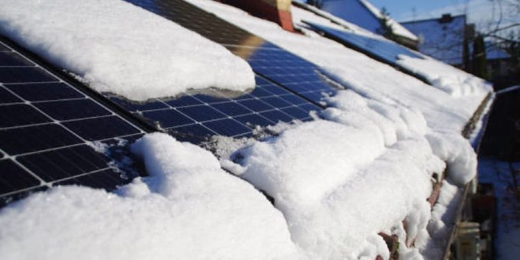 How Do I Remove Snow From Solar Panels on My Roof? Don’t Let Winter Chill Your Solar Power
