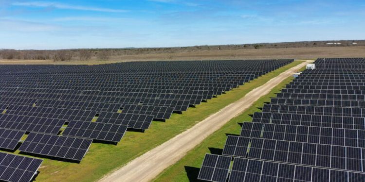 Enel completes 297-MW Texas solar + storage project