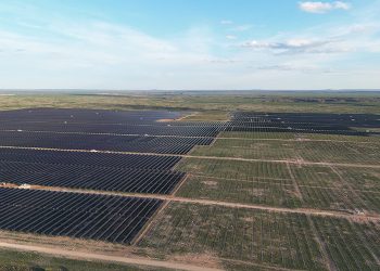 Clearway Energy builds 1.1-million panel solar project in Texas