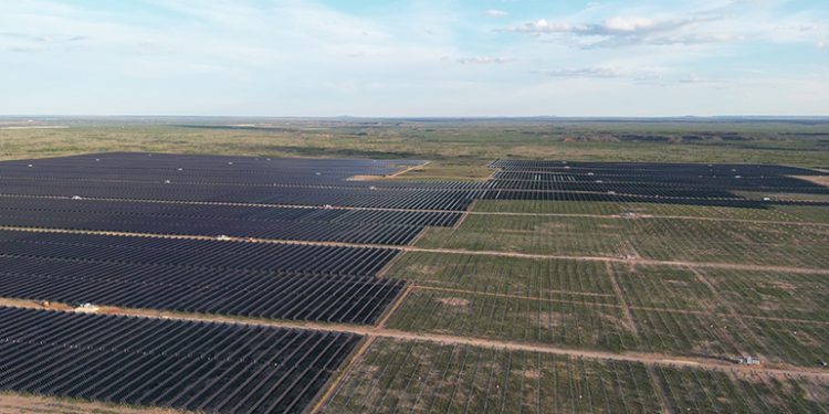 Clearway Energy builds 1.1-million panel solar project in Texas