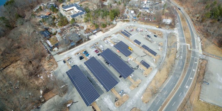 Stone Zoo powers on 725-kW solar project