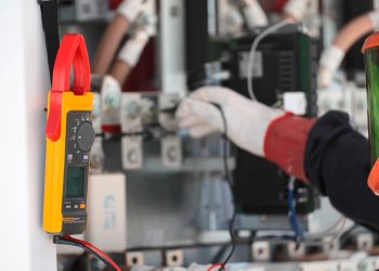 Fluke describes testing tools used in the solar industry