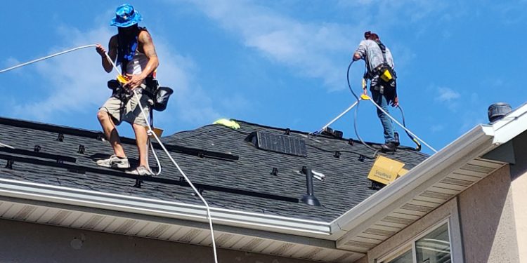 Solar Tools USA impresses the importance of safety gear on roofs