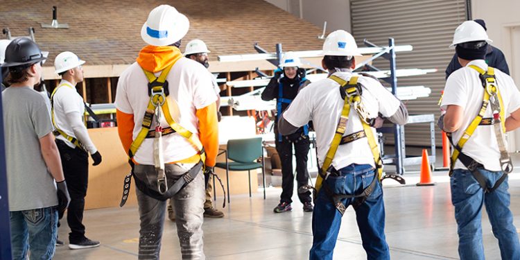 GRID Alternatives receives accreditation for solar installation training program