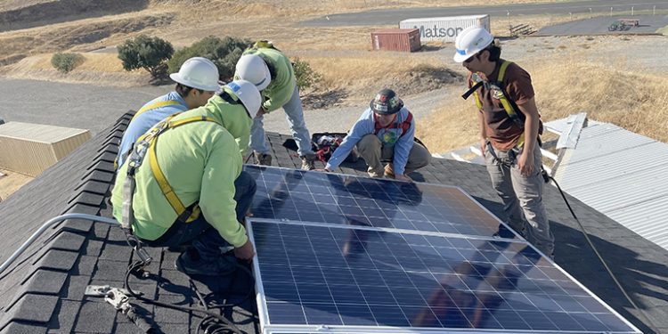 EPA announces recipients of $7 billion in residential Solar for All grants