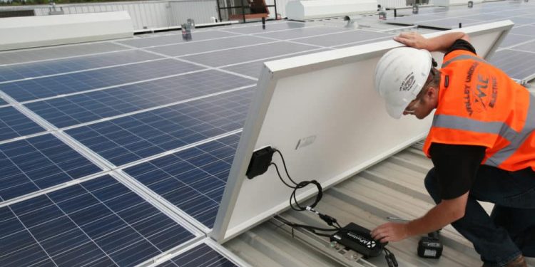 The Complete Guide to Micro Inverters in 2024