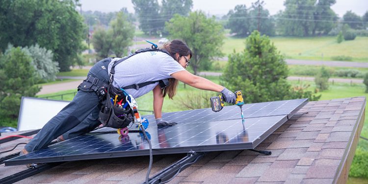 Survey finds majority of solar contractors expect growth over next three years