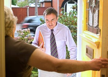 The Truth Behind A Solar Door-to-Door Sales Pitch: Friend or Foe?
