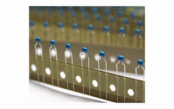 New approaches for perovskite-based ferroelectric ceramics in energy storage