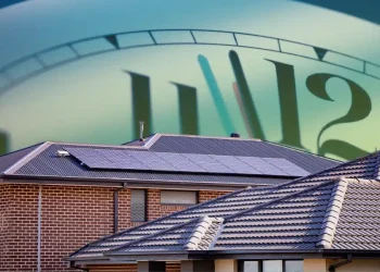 Understanding the Lifespan of Solar Panels and Batteries