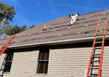 Pennsylvania solar installer works through cancer diagnosis on the roof