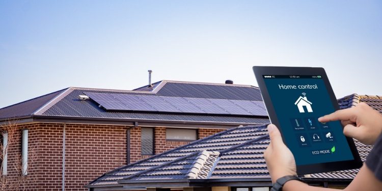Integrating Solar Panels with Smart Home Technology