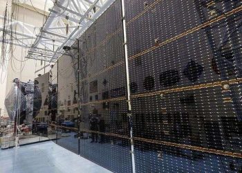 NASA’s Europa Clipper Equipped with Massive Solar Arrays for Jupiter Mission