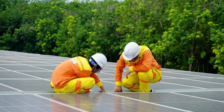 Are REC Solar Panels Worth It? Find Out with Solar Galaxy