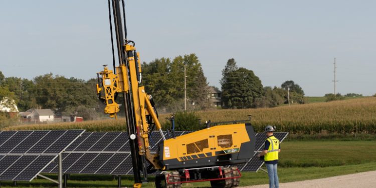 Vermeer unveils advanced 25-ft pile driver for solar industry