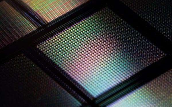 The future of AI with solar-powered synaptic devices