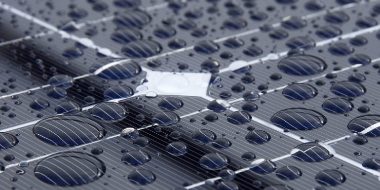Canadian manufacturer to make glass for solar panels in United States