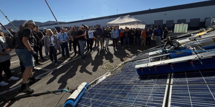 International solar panel cleaning group holds first convention