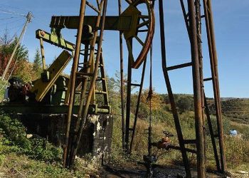 Reusing old oil and gas wells may offer green energy storage solution