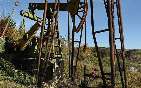 Reusing old oil and gas wells may offer green energy storage solution