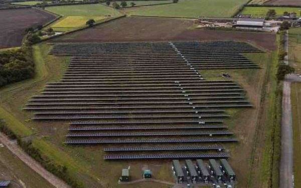 Solar technology can meet UK electricity demand without reducing farmland