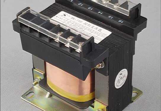 The Ultimate Guide to Hybrid Solar Inverters