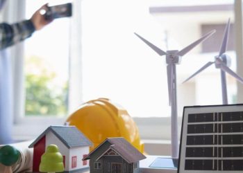 How Renewable Energy Companies Help Save Money on Electricity