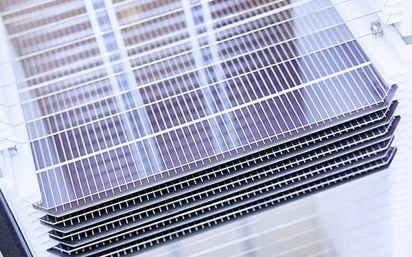 Lighter flexible tandem solar cells set new benchmark in efficiency
