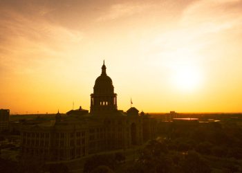 Texas legislature passes bill to expedite solar, energy storage permitting – pv magazine USA