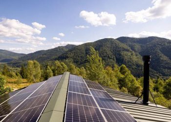 Are Off-Grid Solar Panels Ideal for Remote Communities?