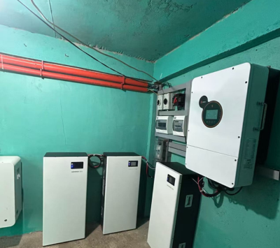 Review of a 42.99kWh Parallel Solar Inverter Battery System