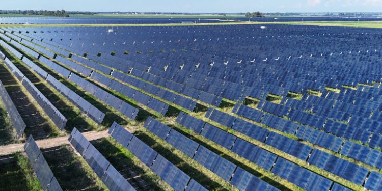 TVA brings online 177-MW solar project using American-made panels, trackers