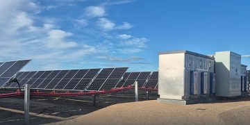Clearway wraps up 140-MW solar, 117-MW storage project in Kern County
