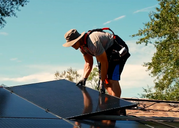 How do third-party-owned rooftop solar projects work?