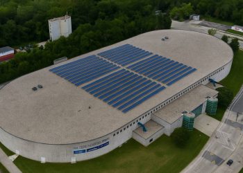 Arch Solar completes 690-kW system on Milwaukee ice skating center