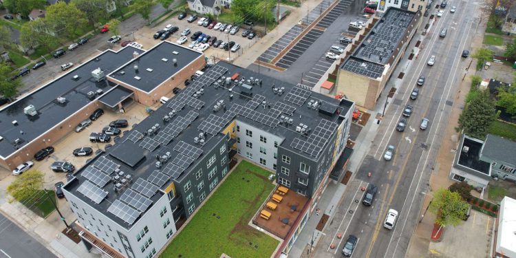 Arch Solar installs 191-kW array for new Milwaukee affordable housing and library complex