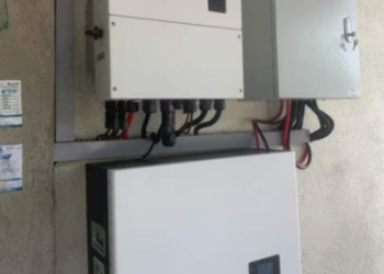 6.144kWh Lithium Battery System: One LFP.6144.W Unit with SRNE Inverter