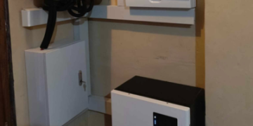 14.33kWh Solar Battery System: One LFP.1433.F Unit with Deye Inverter