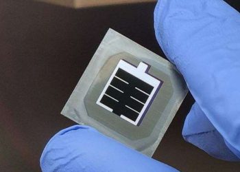 Molecular contacts push tandem solar cells to 31.4 percent efficiency