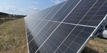 Environmental groups call for end to Trump’s federal clean energy project bans